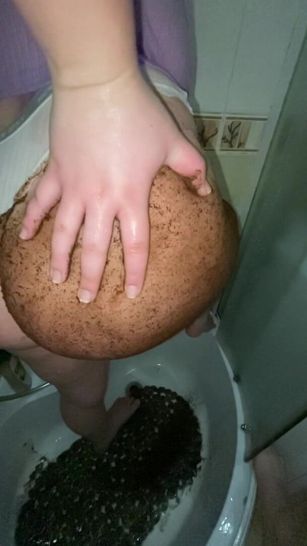 StasyBoo: Omg, what shed did in the shower! Hot!