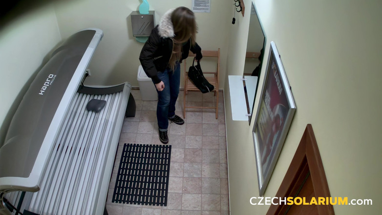 Czech Solarium: Séc solarium 119: cô bé tóc vàng cởi đồ một lần nữa...