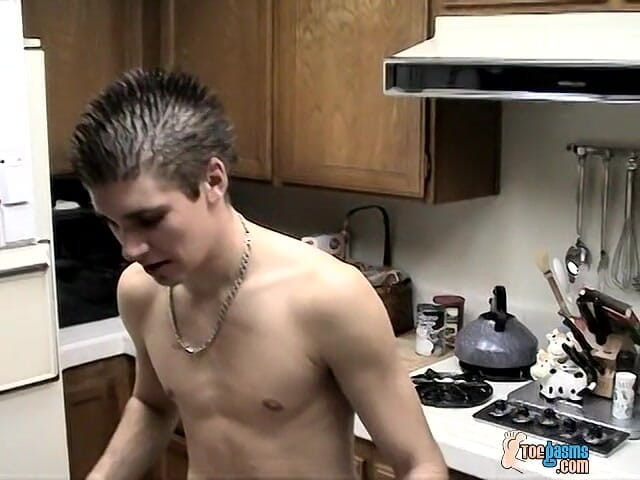 Toegasms: 스트레이트 소년과 함께하는 지저분한 발 재미