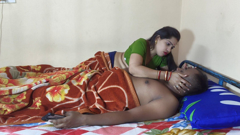 Sona bhabhi: Suri rumah langsing India ditempatkan untuk seks dengan suaminya dalam...