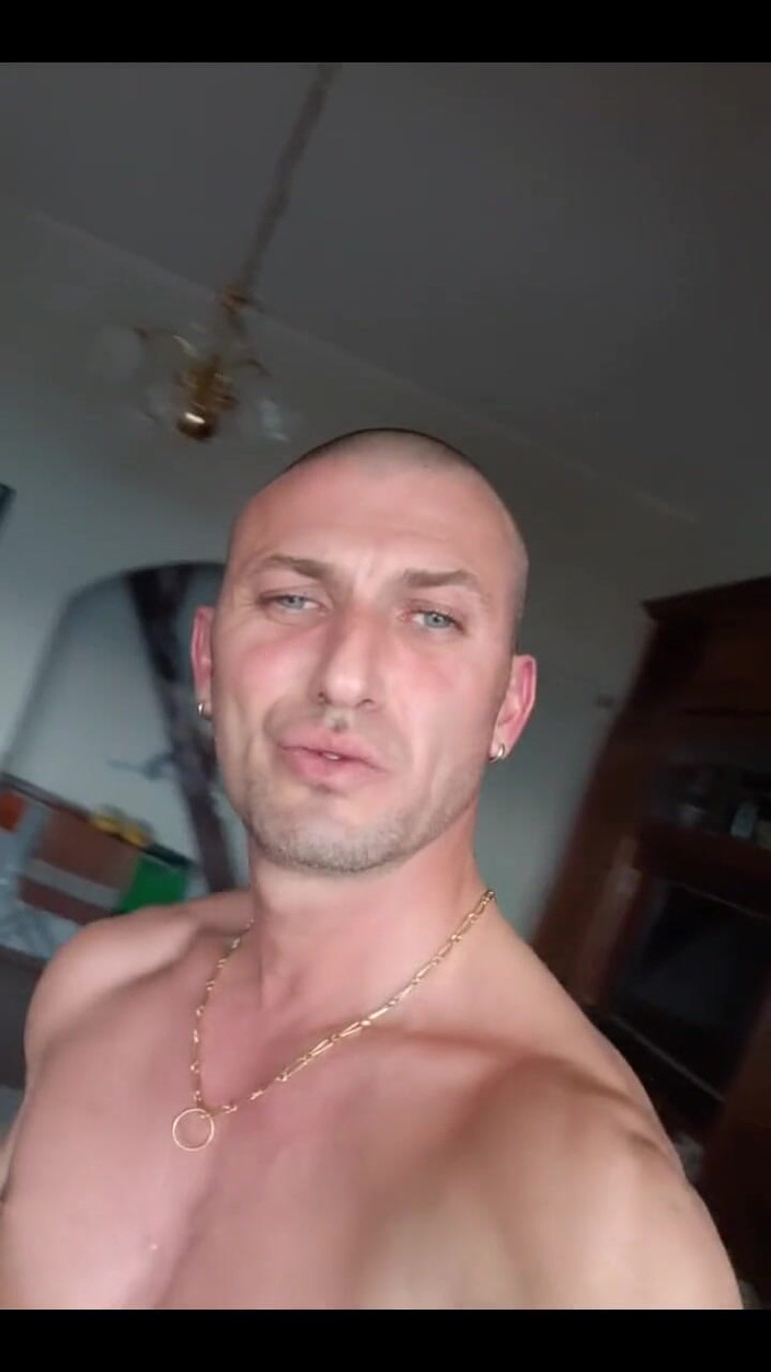 Boy jerking off: Sam w domu