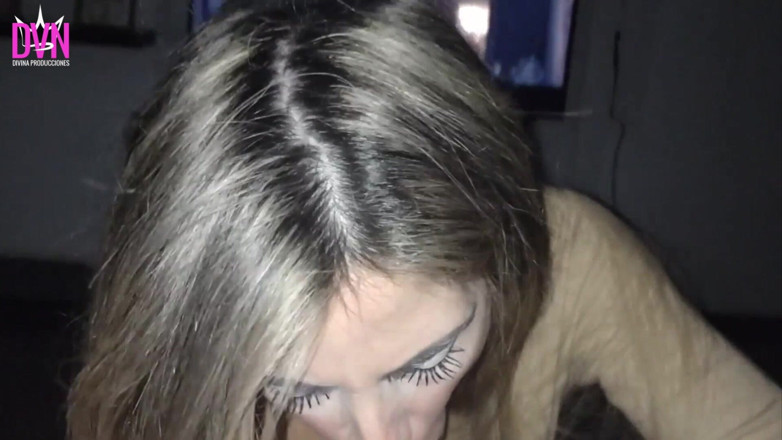 DivinaMaruuu: Pendeja Chupando Dos Pijas Grandes De Sus Amigos