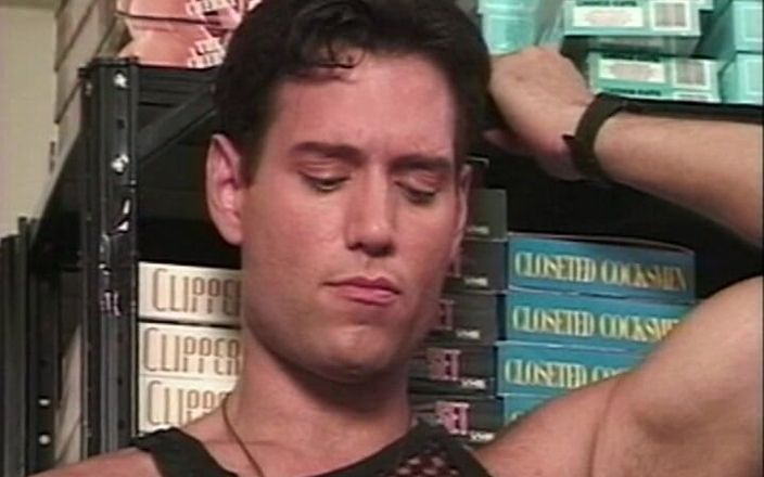 Gay 90's Vintage Porn: 运动中的性感男人 #7