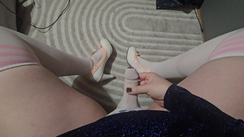 Ana Keel: Zkažená Sissy hladová po ptákovi konečně shodí svou 4 týdenní nálož