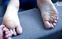 Czech Soles - foot fetish content: İri güzel kadın çorap ve ayakla azdırma ve bakış açısı masajı
