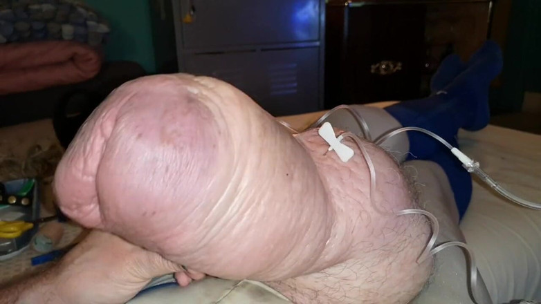 Monster_Meat_: Cockzilla s 在添加 2liters 葡萄糖后返回