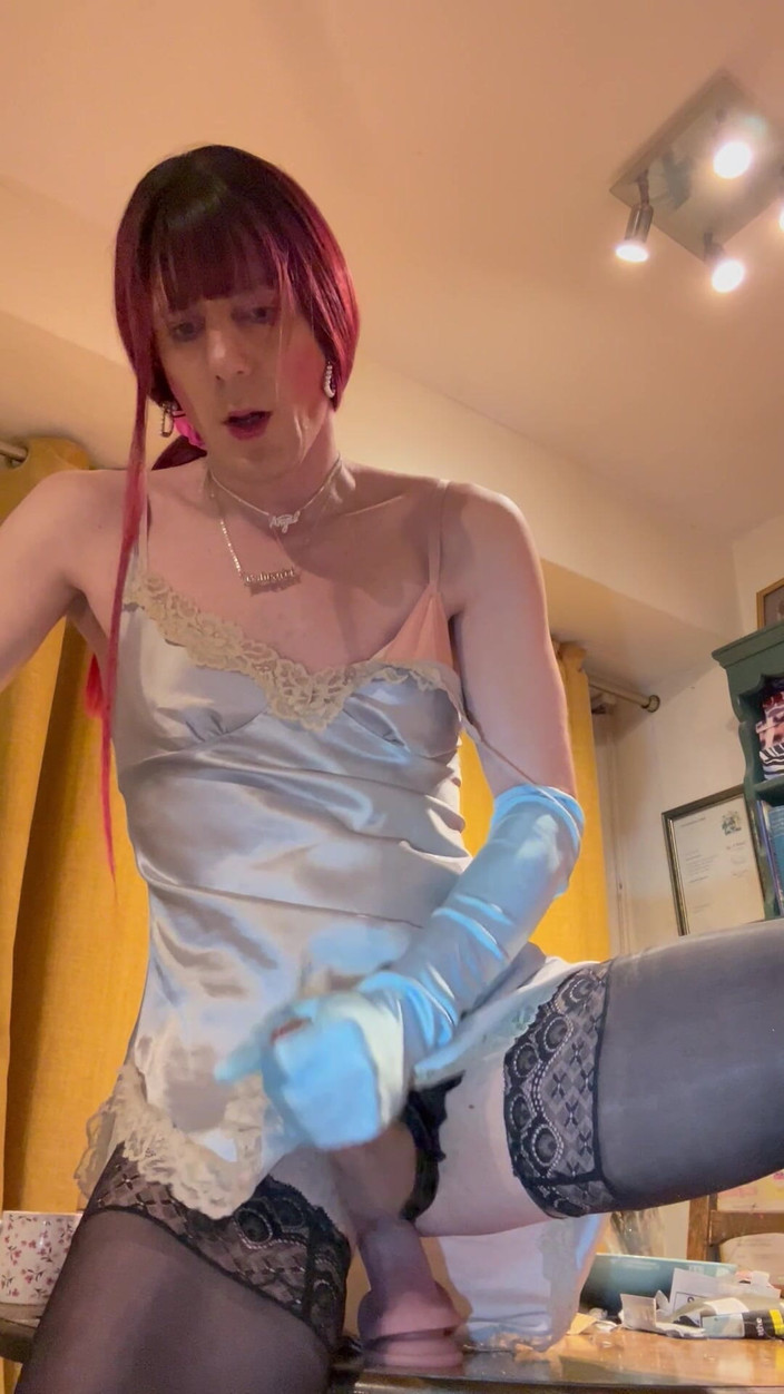 Jessica silk: Jess Silk cưỡi cu giả