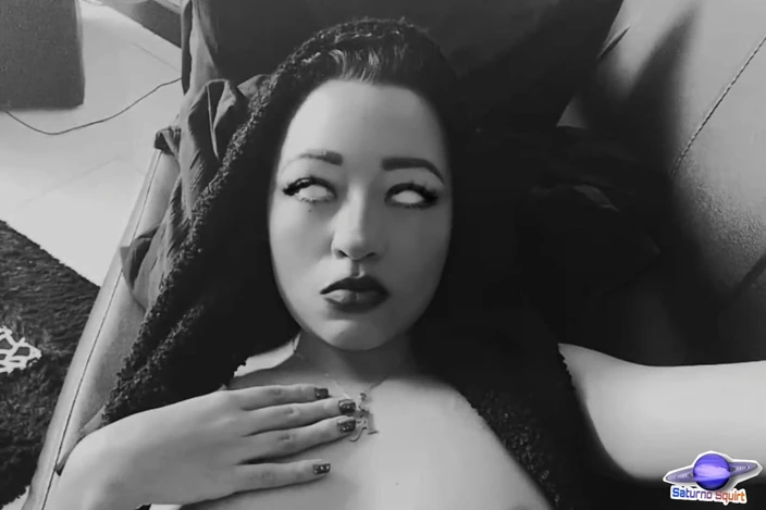Saturno Squirt: She Is a Real Amazing Masturbation Witch - Saturno Squirt