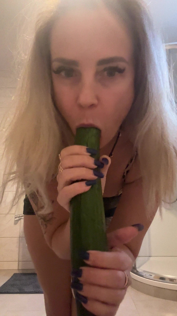 LarisaCum: Was willst du mit meinem Arschloch machen?