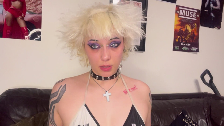 Glitterqueen1999: Mijn perverse stiefvader beffen