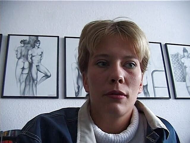 Lucky Wankerz: Cewek nakal rambut pirang lagi asik fingering