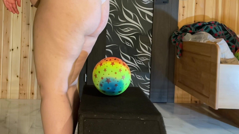 BeachBallsDuo: 105 Kgs - Lucys con bola de goma suave se sienta...