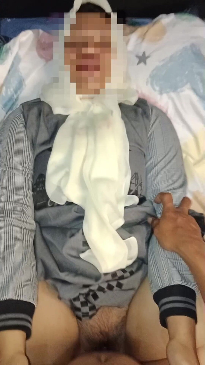 AlexisAir: Part 3 Amateur Video Hijab Stepmom Is Making Sex with a...