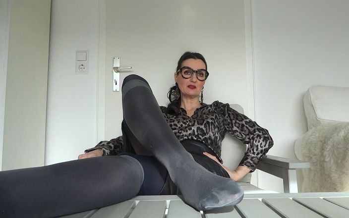 Lady Victoria Valente: Smell my foot cunts and rub your cock on my...