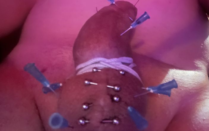 Kinkypup XOLO into needle CBT and BDSM challenges: Full videostraff och piercing insättning efter injektion av äkta axel och...