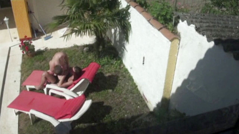 EXHIB BOYS: Wystaw seks z dwoma francuskimi twinks ruchanymi w ogrodzie