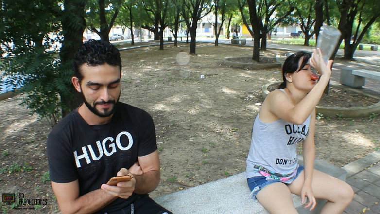 Emma vict: Il mio vicino si offre di darmi acqua a casa...