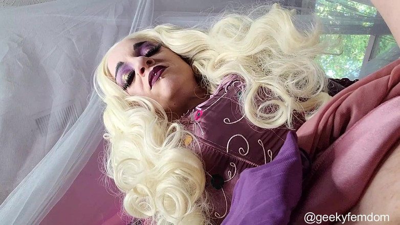 Geeky Femdom: Hocus pocus- चुड़ैल के साथ चूत चाटना सौदा