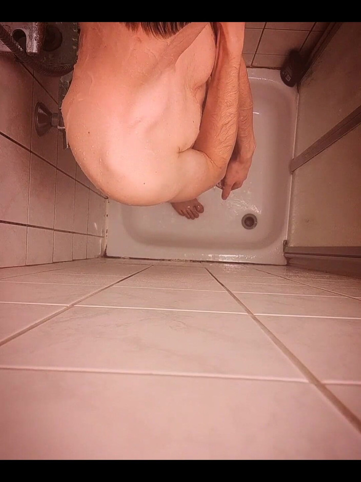 Snauwflake: The Beginning of the Shower Video