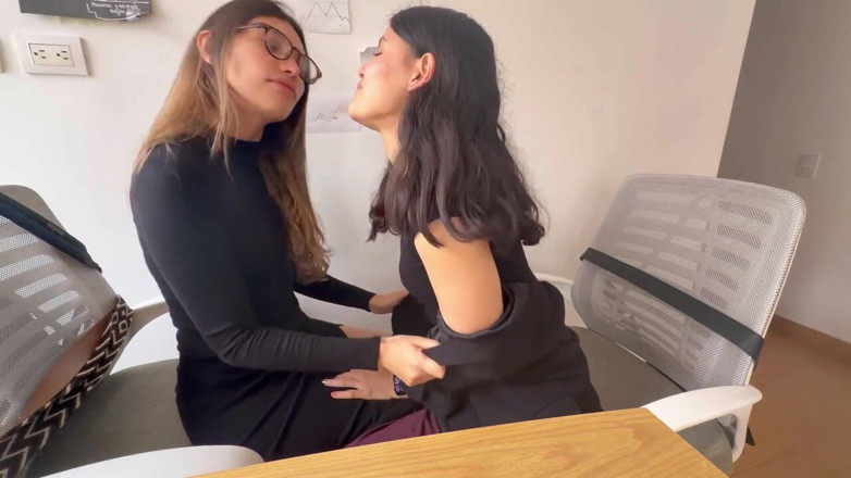 scarlettandc: Fucking My Co-worker