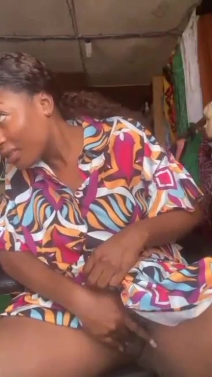 Me and my new slut: Geile mama masturbiert in ihrem laden, öffentliche masturbation, zucker-mama