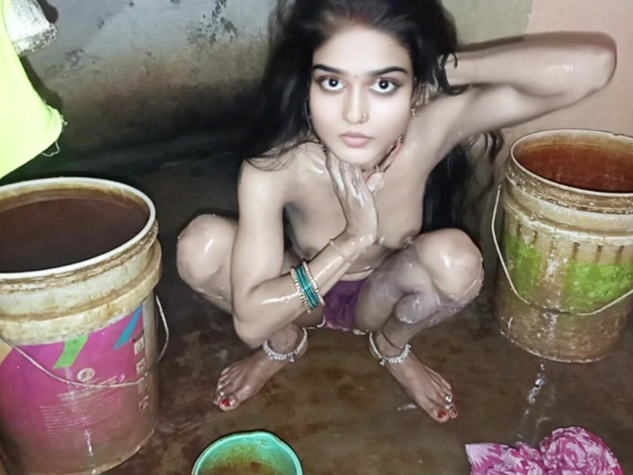 RAKP355: Нова індійська тітонька має секс, індійська красуня