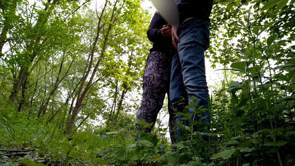 OurFetishLife: Sexy sousedka s tlustým zadkem mě vyhoní v přírodě