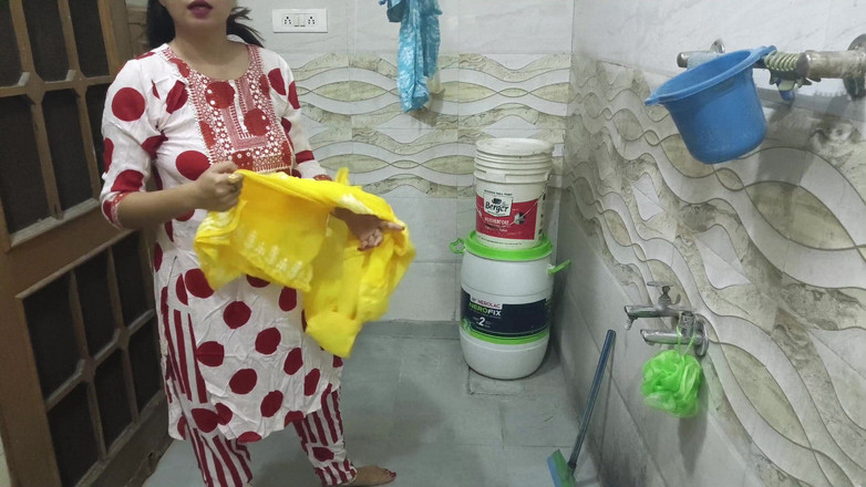 Saarabhabhi6: Saara desi üvey anne ateşli konuşuyor ve Hintçe ses ile romantizme...