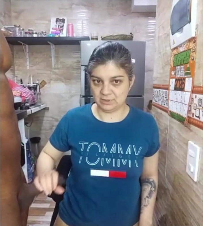 AnnyAndyelli: Homem latino com pênis grande fode menina branca em casa...
