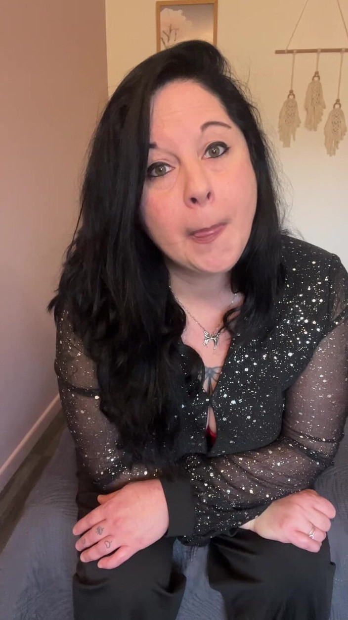 Maitresse Clara: Berikan Saya Pantat Awak Untuk Tahun Baru!