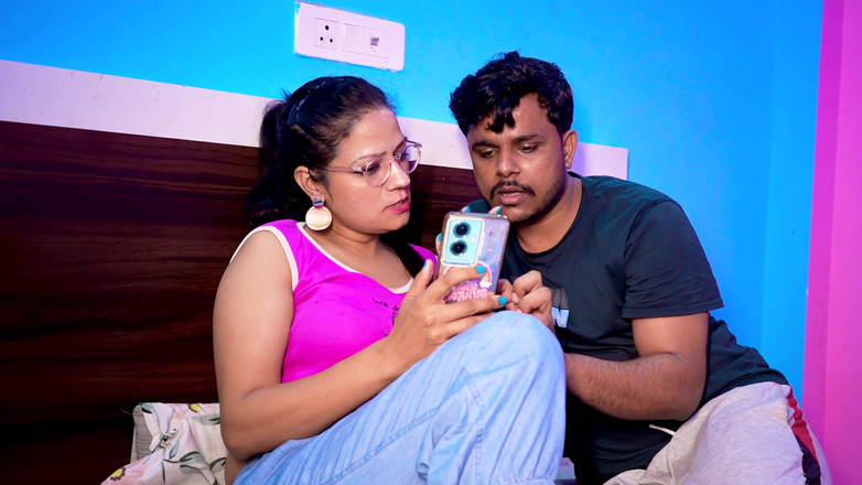 Pyasi Bhabhi Uncut: Adik tiri ngentot adiknya pakai bahasa india