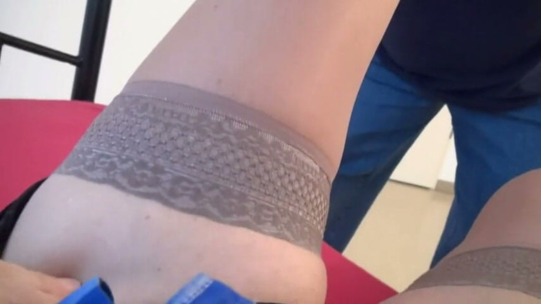 Swiss Mature: Nylons voetfetisj