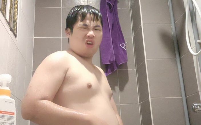 Shyboymasturbate: Chubby Boy Having a Bath with His Cute Little Uncut...