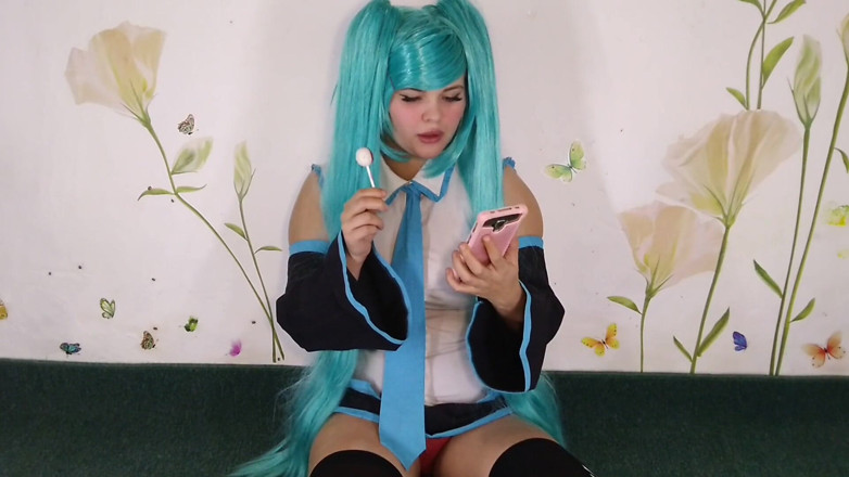 LizAngel: Miku is sucking on the candy and drooling