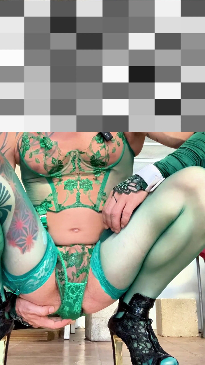 Benito414: Femboy dễ thương mang vớ đồ lót rất gợi cảm khoe...