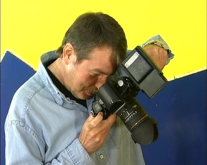 Deutsche Damen: 讨厌的德国宝贝在撒尿三人行后吃精液