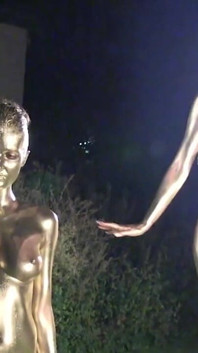 Goldene bodypainting