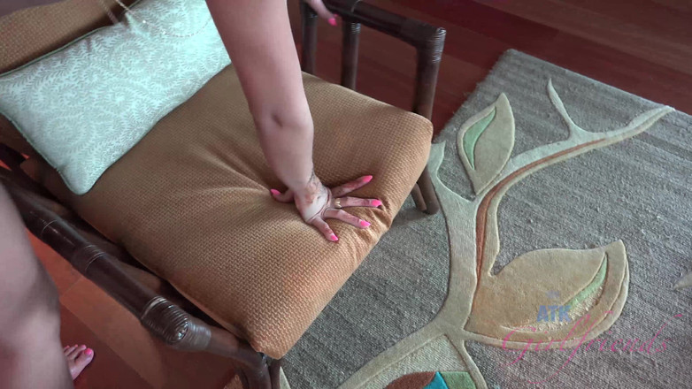 ATK Girlfriends: Carmen diventa un po 'vivace nella vasca idromassaggio, ma chi sa...