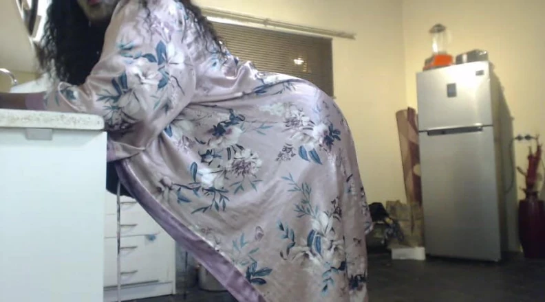 Legendary Booty Overdose: SSBBW Mum Teasing and Moaning