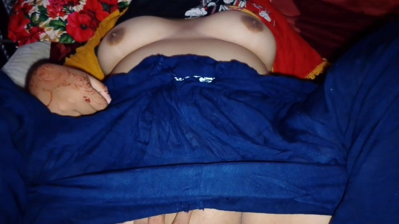 RedQueenRQ: Manžel má sex s manželkou po sání jejích prsou, indická...