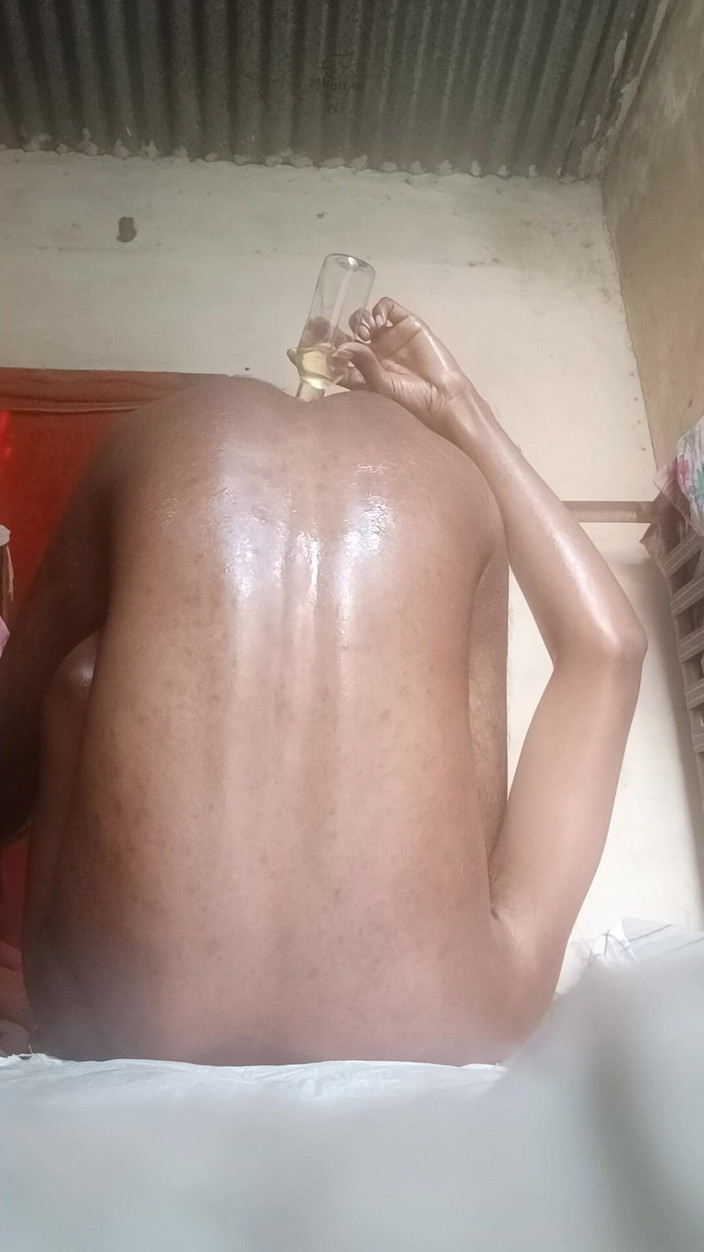 Arvind6355: Coloque um brinquedo de plástico em uma bola grande