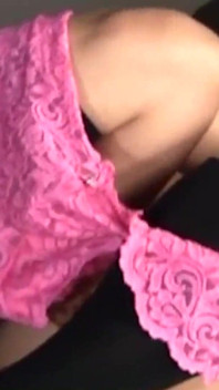 Freche asiatin mit dicken titten macht gloryhole-spieß sauber