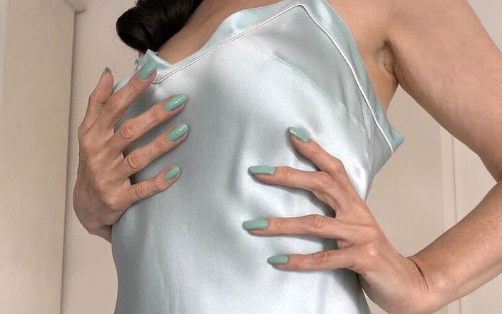 Lady Victoria Valente: Handfetisch in seide negligee teil 2