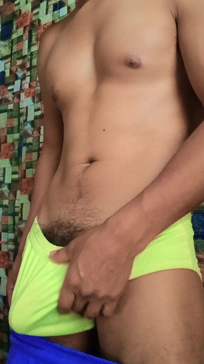 Hornyboy2058: Moje spodní prádlo je příliš krátké, když se začne stavět...