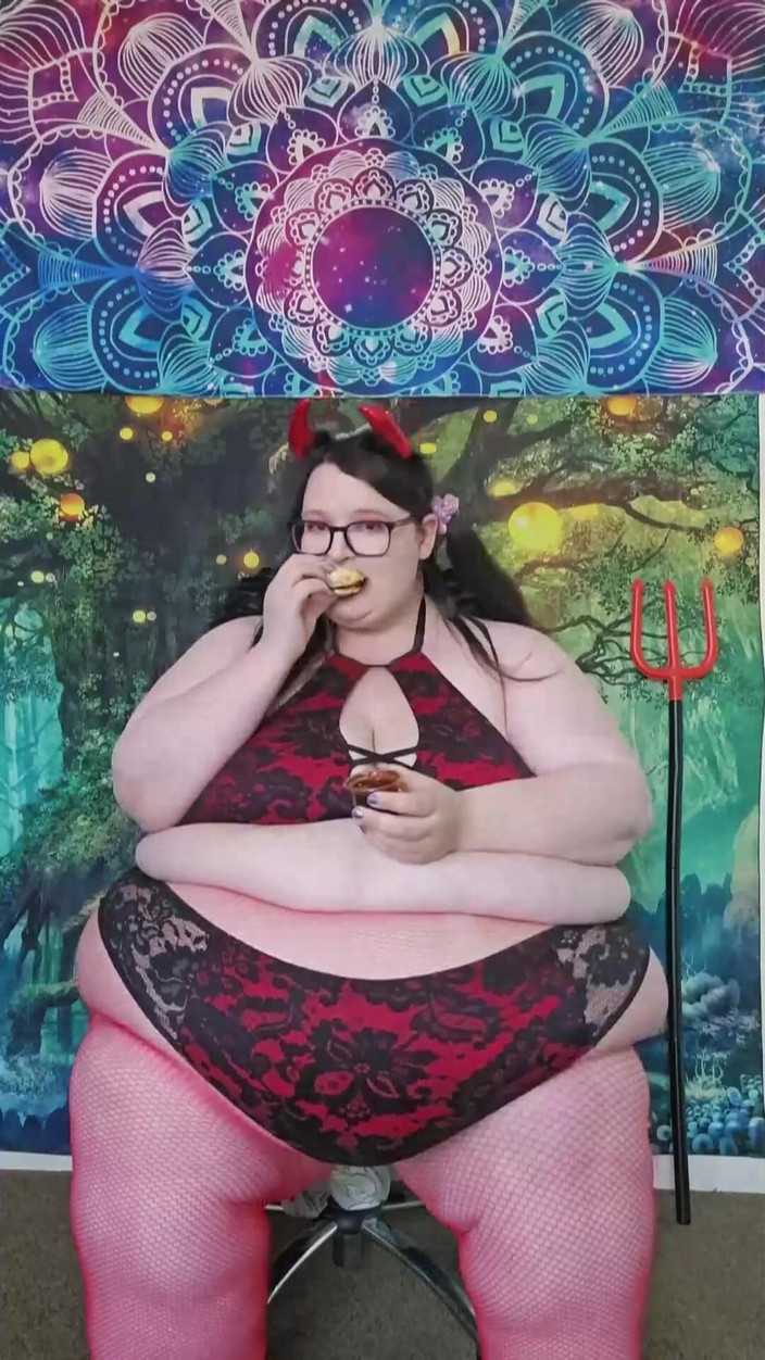 SSBBWLadyBrads: Teufel isst u-bahn happy halloween