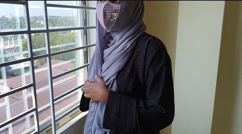 HottyKisku02: Awek tudung menunjukkan pantat besar dan berkongkek keras