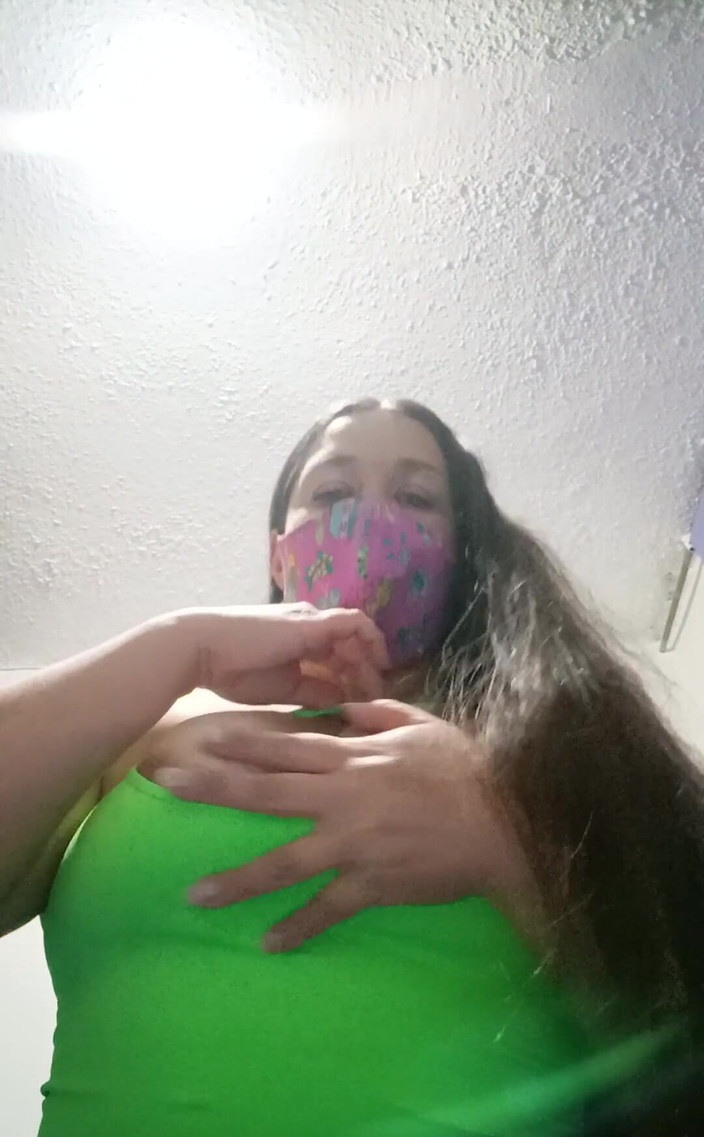 Valery Saenz xxx: 私はあなたの顔のすぐ上で私の完璧なおっぱいで遊んでいます-あなたはそれが好きですか、恋人?