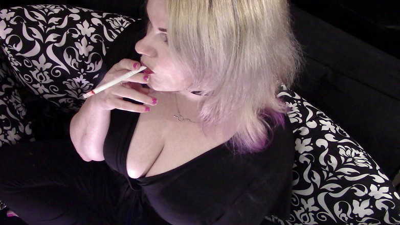 Smoke Temptress Annie Vox - Smoking Fetish: 黒いドレスのVS120