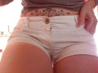 Nicoletta Embassi: Branco curto super fetiche