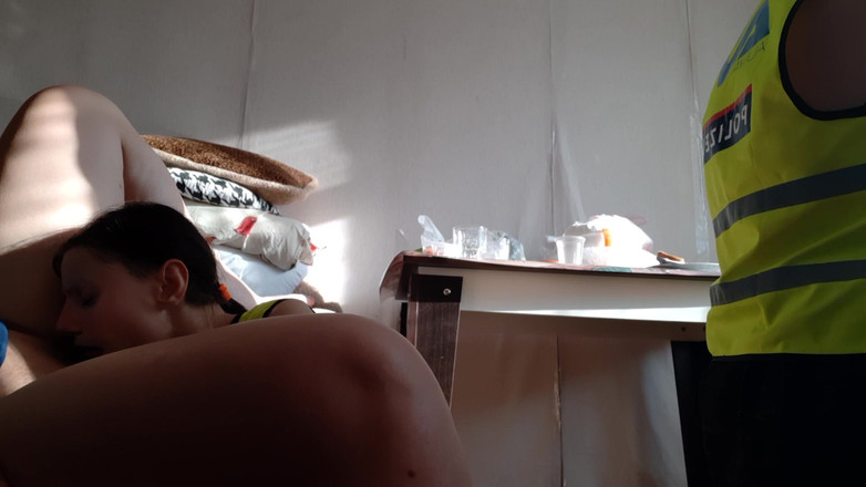 Lesbian-illusion: Горячий полицейский лесбийский тройничок